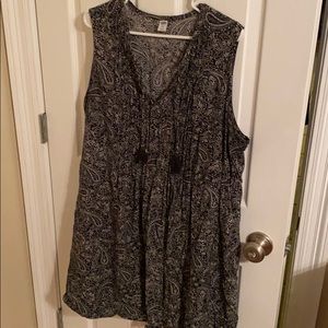 Back and white top/dress XXL